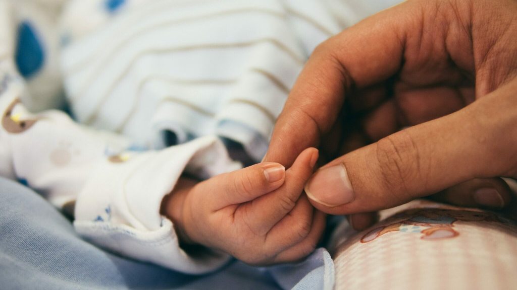 Postpartum Self-Care: Prioritizing Your Well-being After Giving Birth